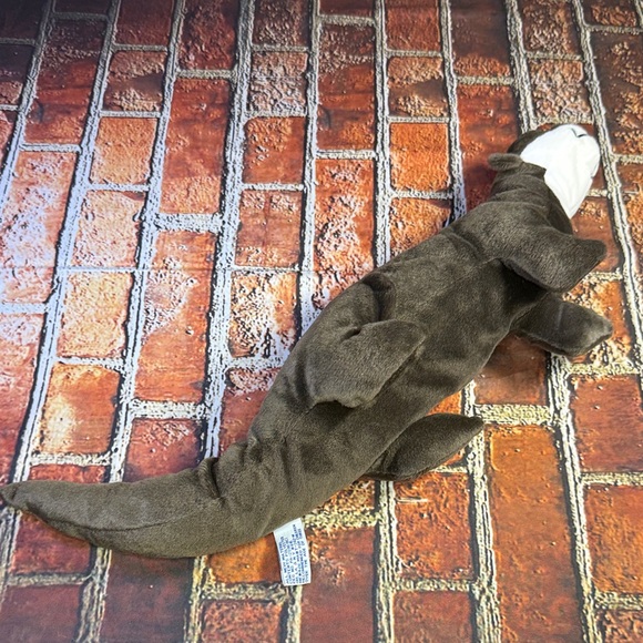 Charming Plush Otter Toy in Rich Brown - Picture 4 of 5